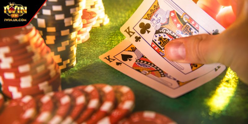 Lợi ích khi nắm vững các thuật ngữ trong poker iwin 